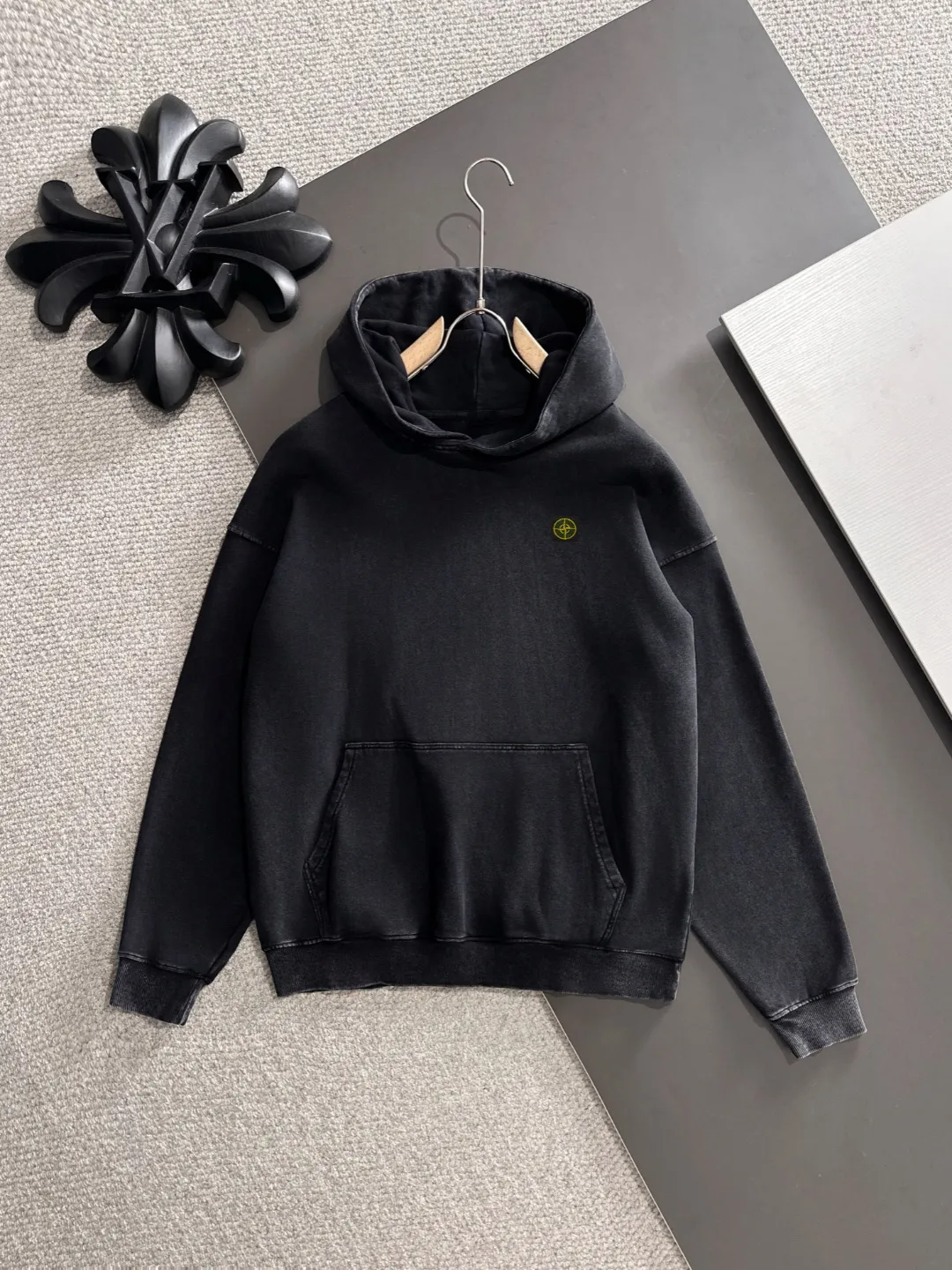 Next day shipping P720 Stone lsland/stone island high quality 2025 autumn and winter new casual heavy industry suit exclusively developed by yb! High quality production! The top version of the trading company channel order, external orders for imported custom fabrics, high breathability and comfort, impeccable details, absolutely worth buying! This type of suit is also a must-have for lazy people. You don’t have to think about how to match it, you can just get it in one set! Brand element design concept, delicate and soft feel! It presents a casual cut and the upper body shape is great! On sale simultaneously on the official website! From a high-end men's positioning brand, the low-key luxury taste is irresistible! Exquisite workmanship and impeccable quality! The overall style is simple, fashionable and timeless, fully meeting the requirements of stylish and tasteful dressing! Sizes: S to XL (or state your height and weight when placing an order)